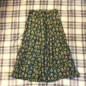 Vintage green floral maxi skirt. Size Large with elastic waist.